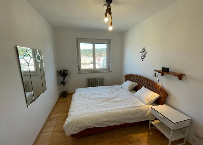 Spacious 3Bd Top Floor Flat Close To Lake