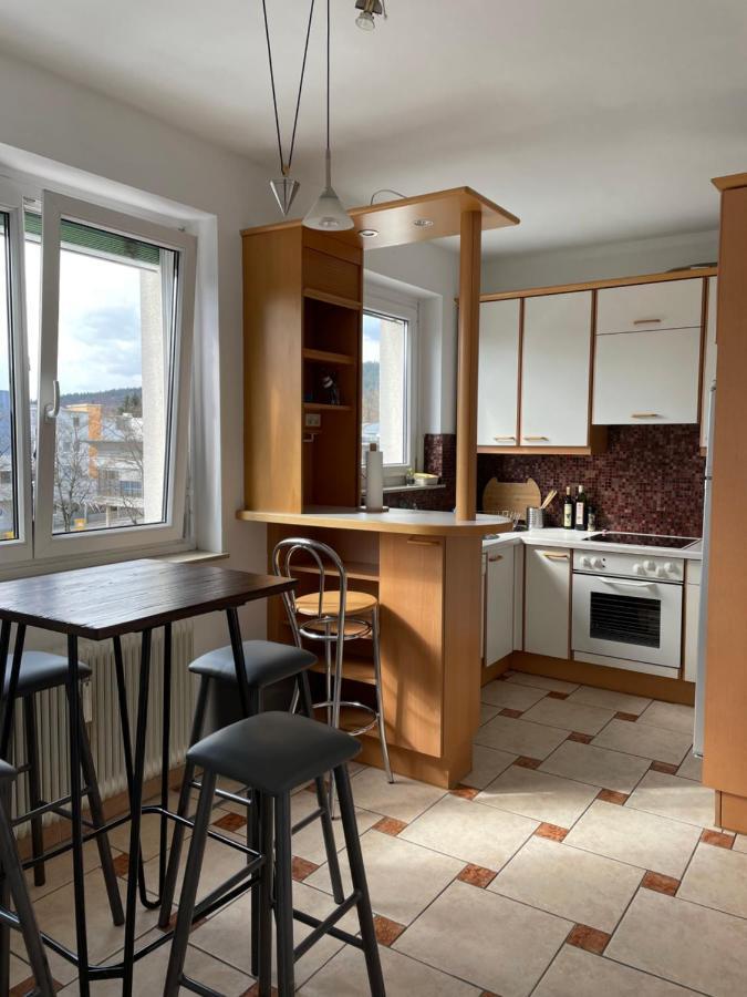 Apartment Spacious 3bd Floor Flat Close To