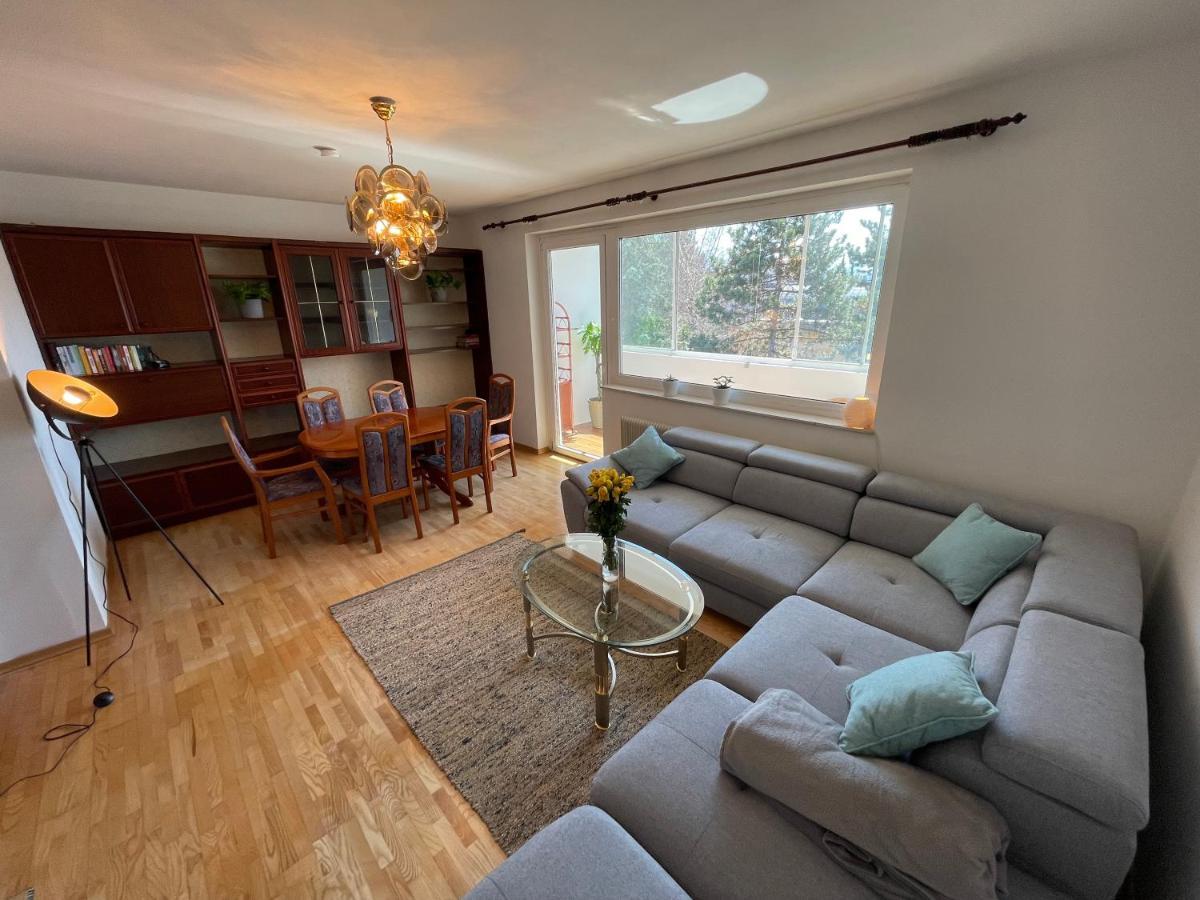 Spacious 3bd Floor Flat Close To *