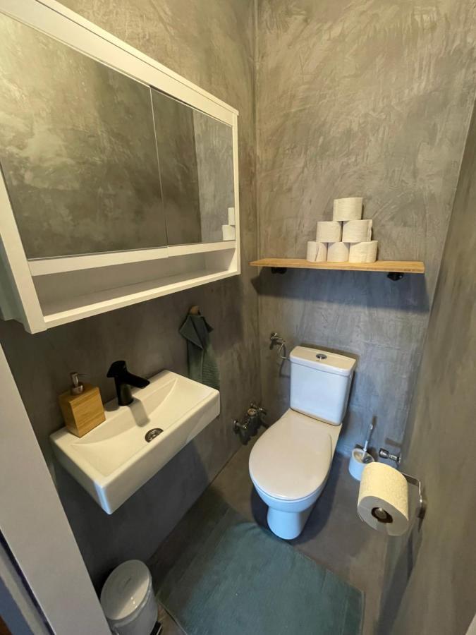 Spacious 3bd Floor Flat Close To