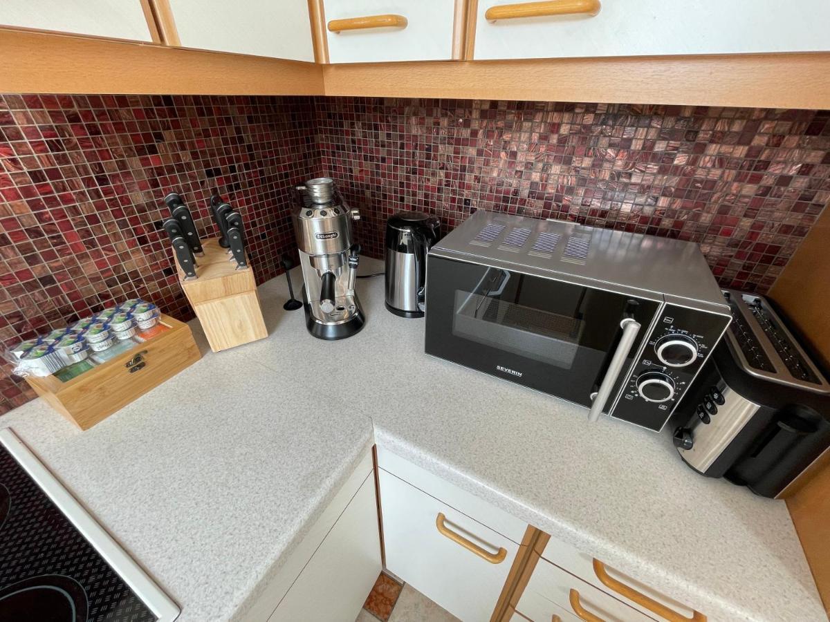 Apartamento Spacious 3bd Floor Flat Close To