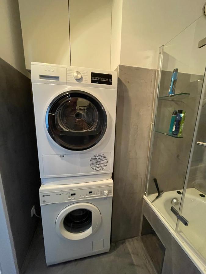 Spacious 3bd Floor Flat Close To Apartment *