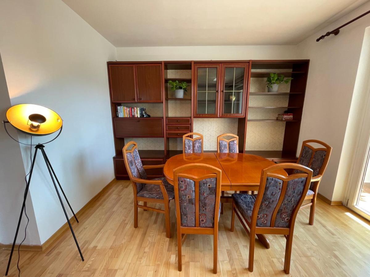 Apartment Spacious 3bd Floor Flat Close To *
